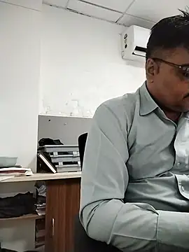 Snapshot of Desi_Londa_143 chatting on July 2026 06:08:02 AM Desi Londa 143 online show from July 2026 06:08:02 AM