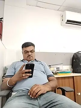 Snapshot of Desi_Londa_143 chatting on July 2026 05:46:01 AM Desi Londa 143 online show from July 2026 05:46:01 AM