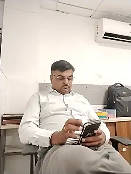Snapshot of Desi_Londa_143 chatting on July 2026 05:10:02 AM Desi Londa 143 online show from July 2026 05:10:02 AM