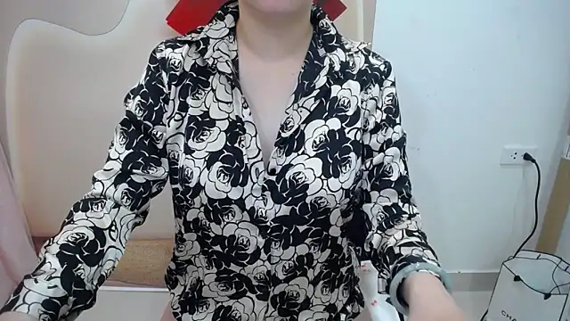 Snapshot of Leiershery chatting on October 2025 01:14:02 AM Leiershery online show from October 2025 01:14:02 AM