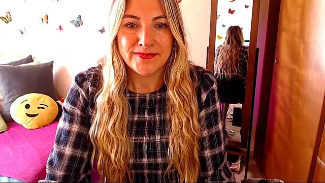 Jolie-Mature online show from November 2025 08:31:01 PM