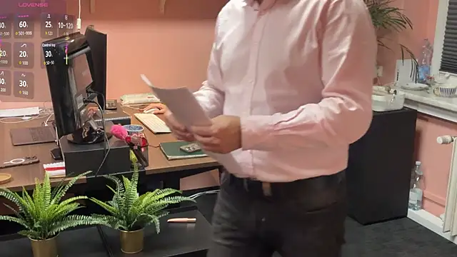 Snapshot of legsLONG chatting on October 2025 04:31:02 AM legsLONG online show from October 2025 04:31:02 AM