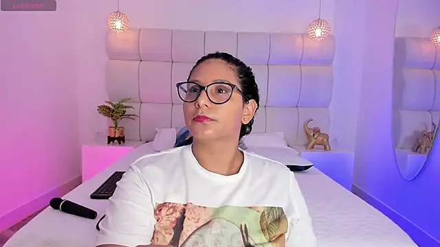 DanielleEvans  online show from September 2025 11:22:02 AM