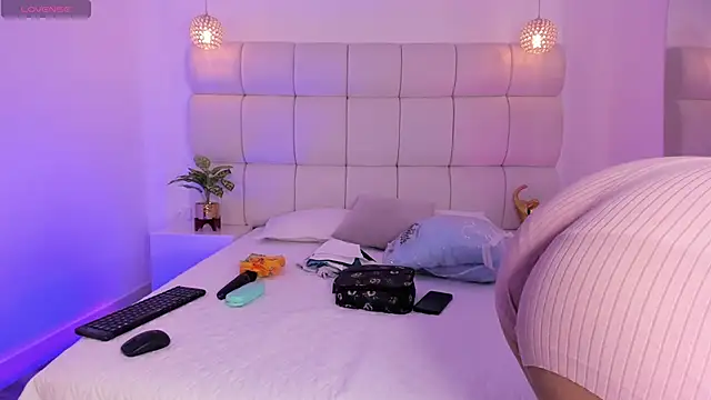 DanielleEvans  online show from November 2025 11:32:02 AM