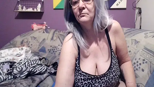 Snapshot of milfchantal4 chatting on February 2025 09:33:01 AM milfchantal4 online show from February 2025 09:33:01 AM