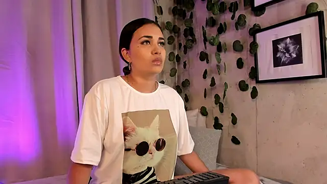 Snapshot of aisha_es chatting on February 2025 09:42:01 PM aisha es online show from February 2025 09:42:01 PM