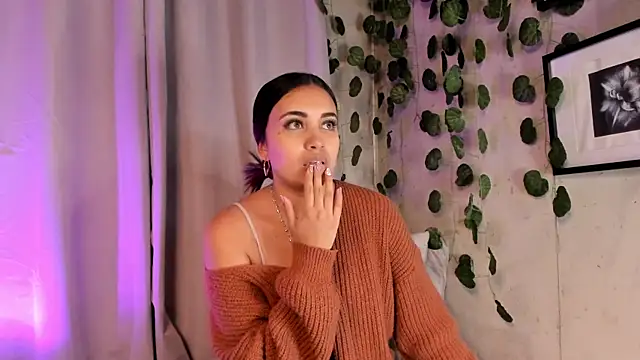 Snapshot of aisha_es chatting on February 2025 11:04:02 PM aisha es online show from February 2025 11:04:02 PM