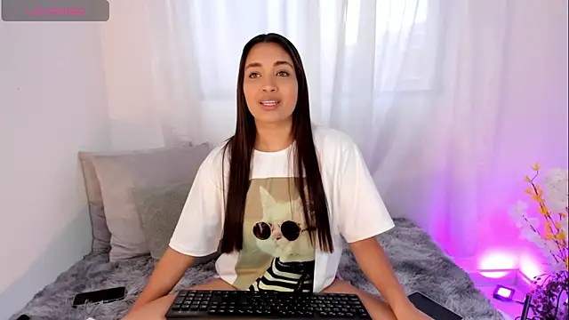 Snapshot of aisha_es chatting on October 2025 06:17:02 PM aisha es online show from October 2025 06:17:02 PM