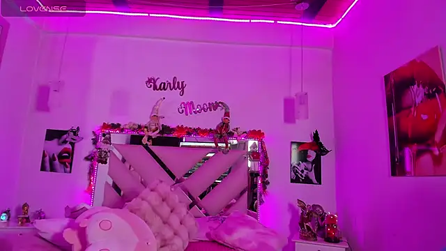 Snapshot of Karly_moon chatting on December 2024 07:21:01 AM Karly moon online show from December 2024 07:21:01 AM