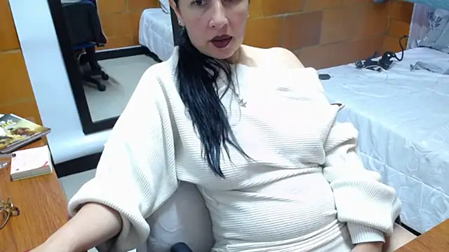 Snapshot of charlote_temple chatting on May 2026 02:45:01 PM charlote temple online show from May 2026 02:45:01 PM