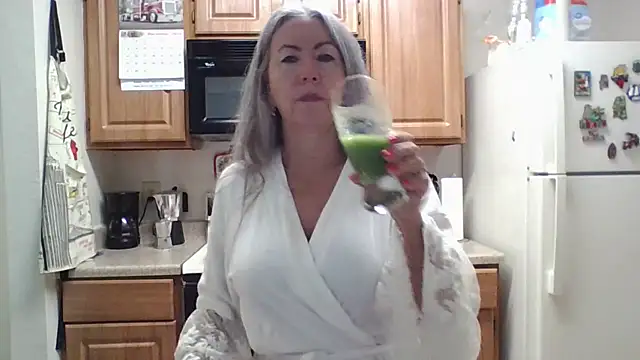 EvaRobinson online show from December 2024 02:28:01 PM