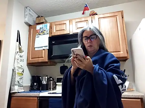 EvaRobinson online show from January 2025 01:58:01 PM