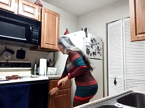 EvaRobinson online show from January 2025 03:32:01 PM