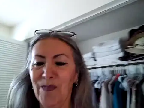 EvaRobinson online show from February 2025 09:01:01 PM