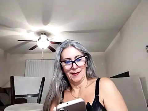 EvaRobinson online show from February 2025 12:02:01 AM