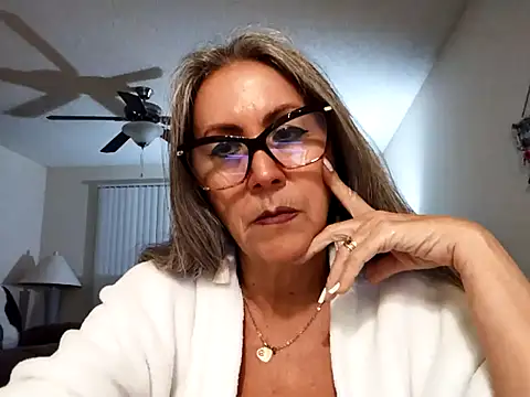 EvaRobinson online show from February 2025 12:03:01 AM