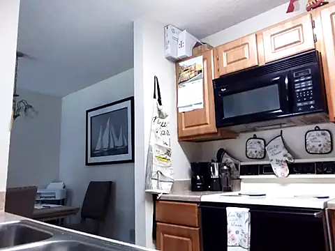 EvaRobinson online show from March 2025 04:07:02 PM