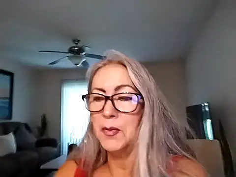 Snapshot of EvaRobinson chatting on June 2026 02:49:02 PM EvaRobinson online show from June 2026 02:49:02 PM