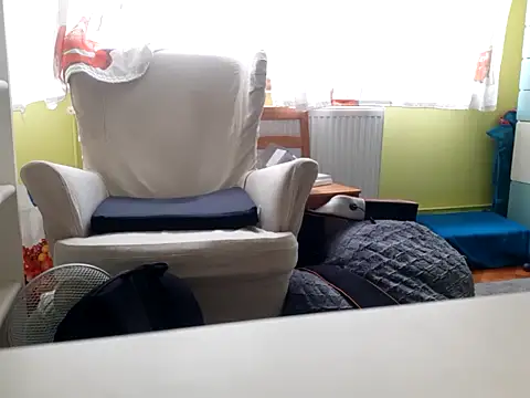 Snapshot of feathersify chatting on September 2025 07:41:01 AM feathersify online show from September 2025 07:41:01 AM