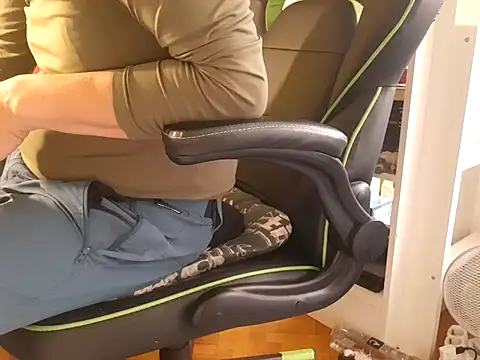 Snapshot of feathersify chatting on September 2025 08:30:01 AM feathersify online show from September 2025 08:30:01 AM