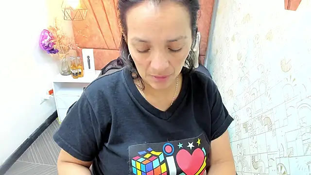 MarilynMiilf  online show from December 2025 07:39:01 AM