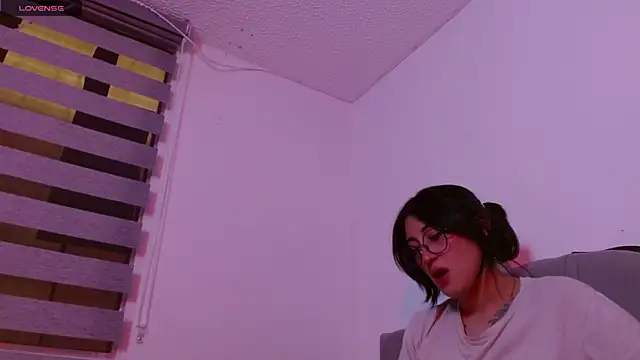 Red-moon1 online show from December 2024 07:21:02 PM