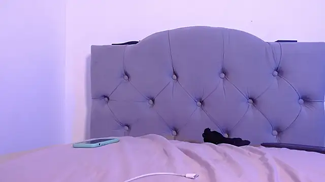 Red-moon1 online show from December 2024 02:10:01 PM