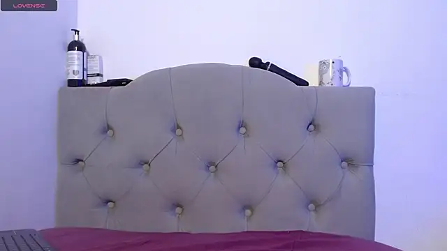 Red-moon1 online show from January 2025 03:19:01 PM