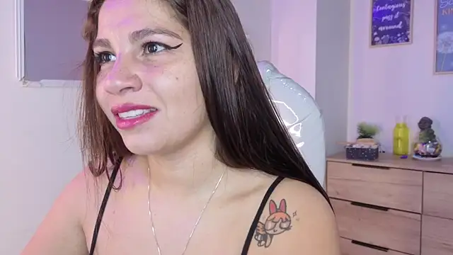 bluee hazell online show from April 2026 11:33:01 AM