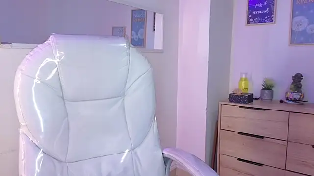 bluee hazell online show from April 2026 11:24:01 AM