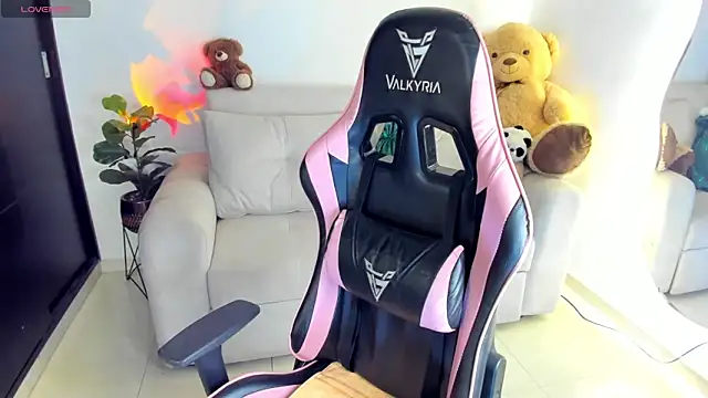 eval lee18 online show from October 2025 03:15:02 AM