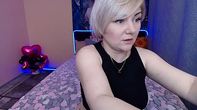 Snapshot of BlondPearl chatting on October 2025 09:41:01 PM BlondPearl online show from October 2025 09:41:01 PM