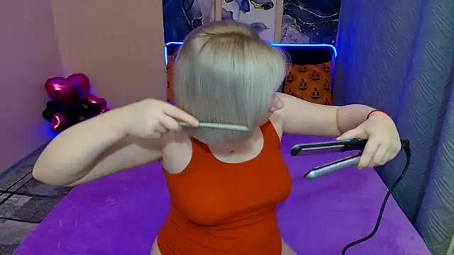 Snapshot of BlondPearl chatting on November 2025 09:48:02 PM BlondPearl online show from November 2025 09:48:02 PM