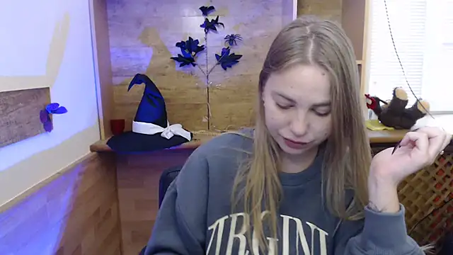 Snapshot of klerkarina chatting on November 2025 06:14:01 AM klerkarina online show from November 2025 06:14:01 AM