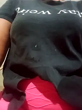 Snapshot of ValeriaSantos- chatting on February 2025 03:12:02 AM ValeriaSantos- online show from February 2025 03:12:02 AM