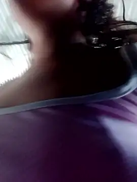 Snapshot of ValeriaSantos- chatting on March 2025 07:04:02 PM ValeriaSantos- online show from March 2025 07:04:02 PM