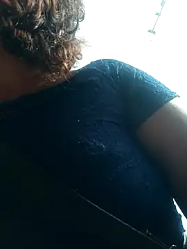 Snapshot of ValeriaSantos- chatting on March 2025 07:04:01 PM ValeriaSantos- online show from March 2025 07:04:01 PM