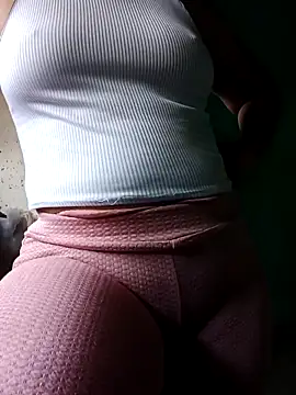 Snapshot of ValeriaSantos- chatting on October 2025 04:38:02 PM ValeriaSantos- online show from October 2025 04:38:02 PM