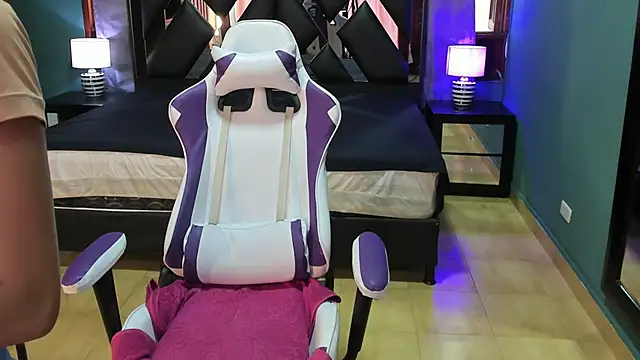 Linda4Petite online show from February 2025 06:04:02 PM