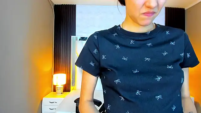 Linda4Petite online show from October 2025 06:19:02 PM