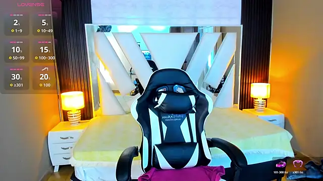 Linda4Petite online show from November 2025 05:41:01 PM