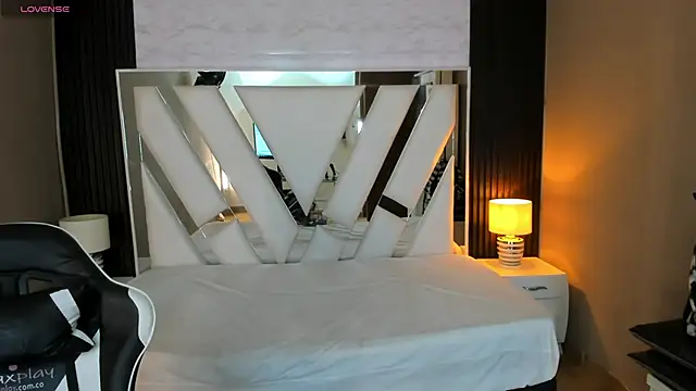 Linda4Petite online show from January 2026 06:33:02 PM