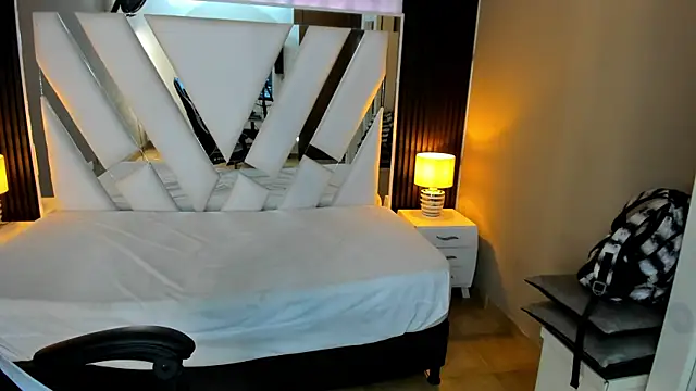 Linda4Petite online show from February 2026 01:14:02 PM