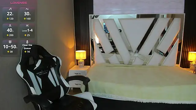 Linda4Petite online show from April 2026 06:34:02 PM