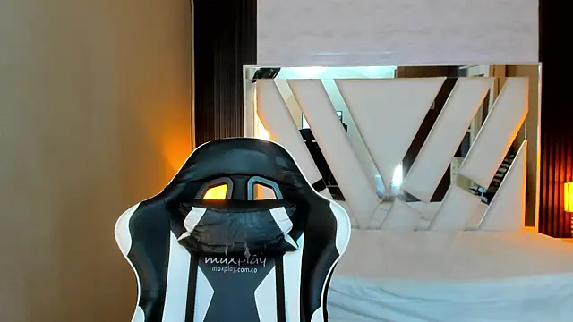 Linda4Petite online show from May 2026 06:39:01 PM
