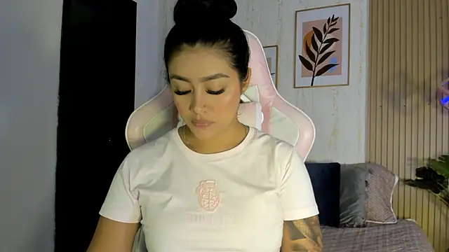 CameronCollins  online show from October 2025 07:49:02 PM