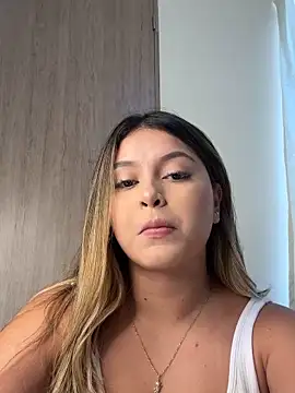 lunablossom  online show from December 2024 06:27:01 PM