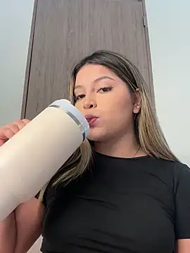 lunablossom  online show from January 2025 04:57:01 PM