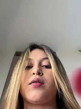 lunablossom  online show from February 2025 10:36:01 PM