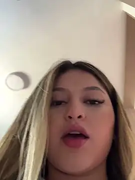 lunablossom  online show from March 2025 03:39:02 PM